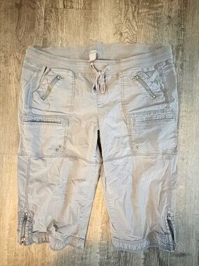 Apt. 9 Light Gray Stretch Capri Pants